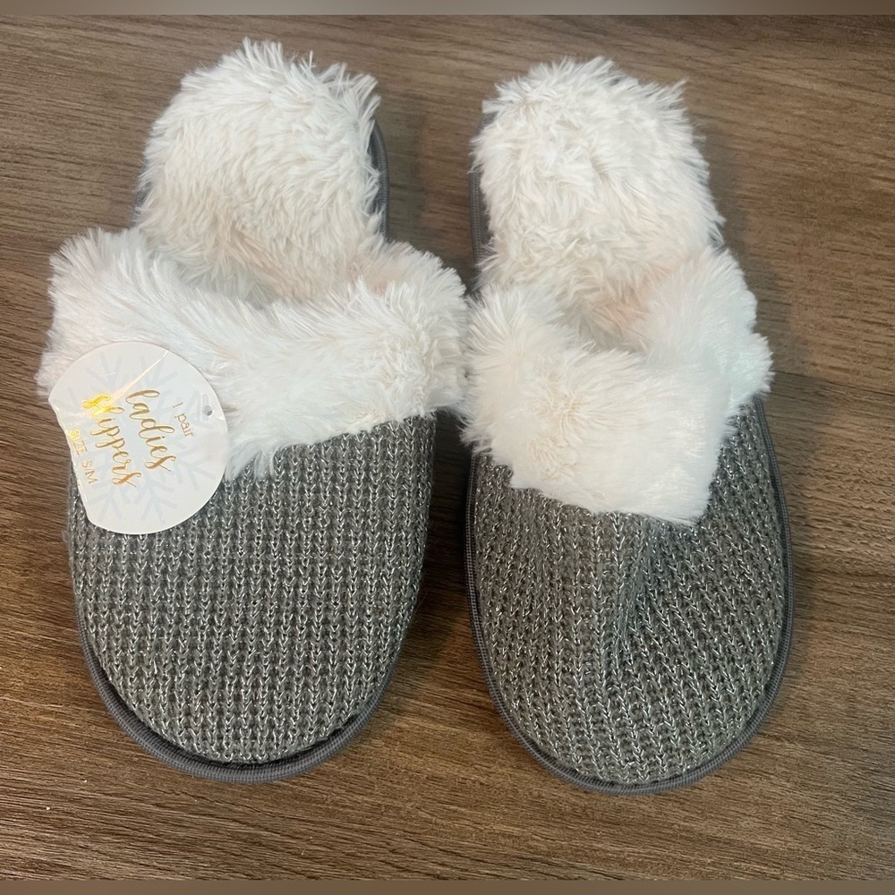 New With Tags Women Open Back Slippers